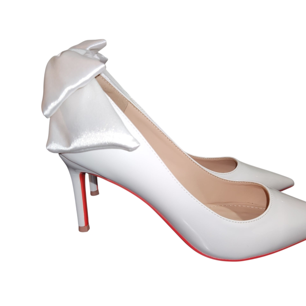 Elegant White Heels with Bow Accent